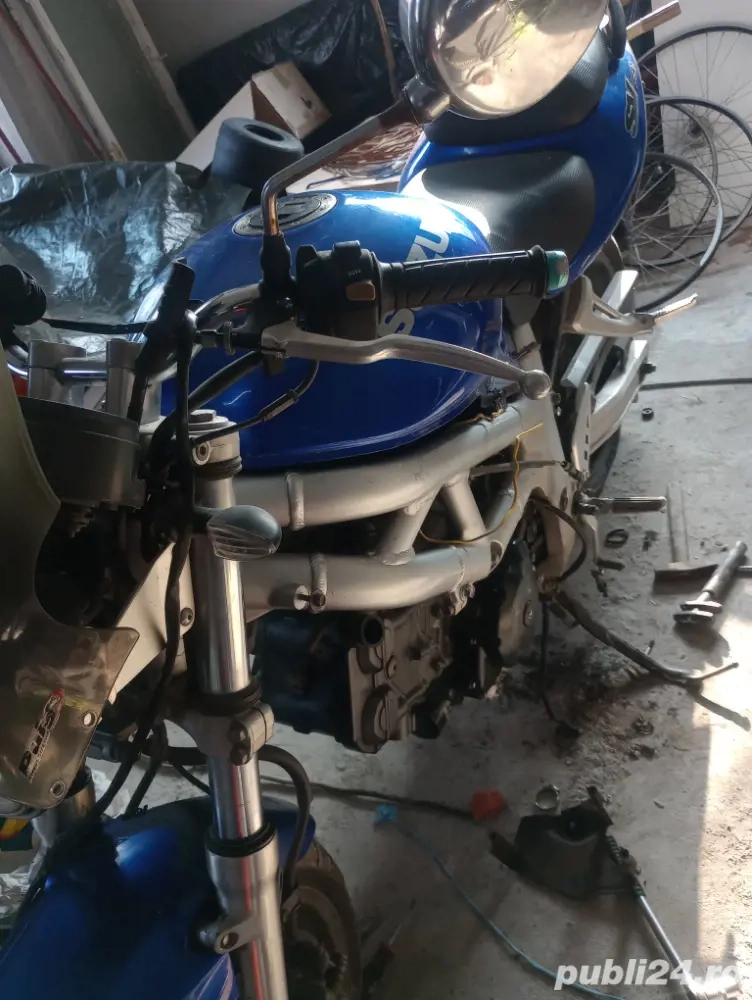 vand motocicleta Suzuki SV650 (pentru piese)