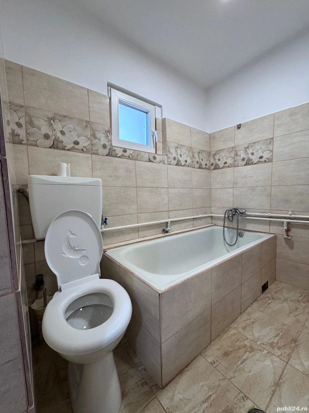 Vând casă cu teren generos (2000 mp) în Băneasa, jud. Constanța   2 intrări separate