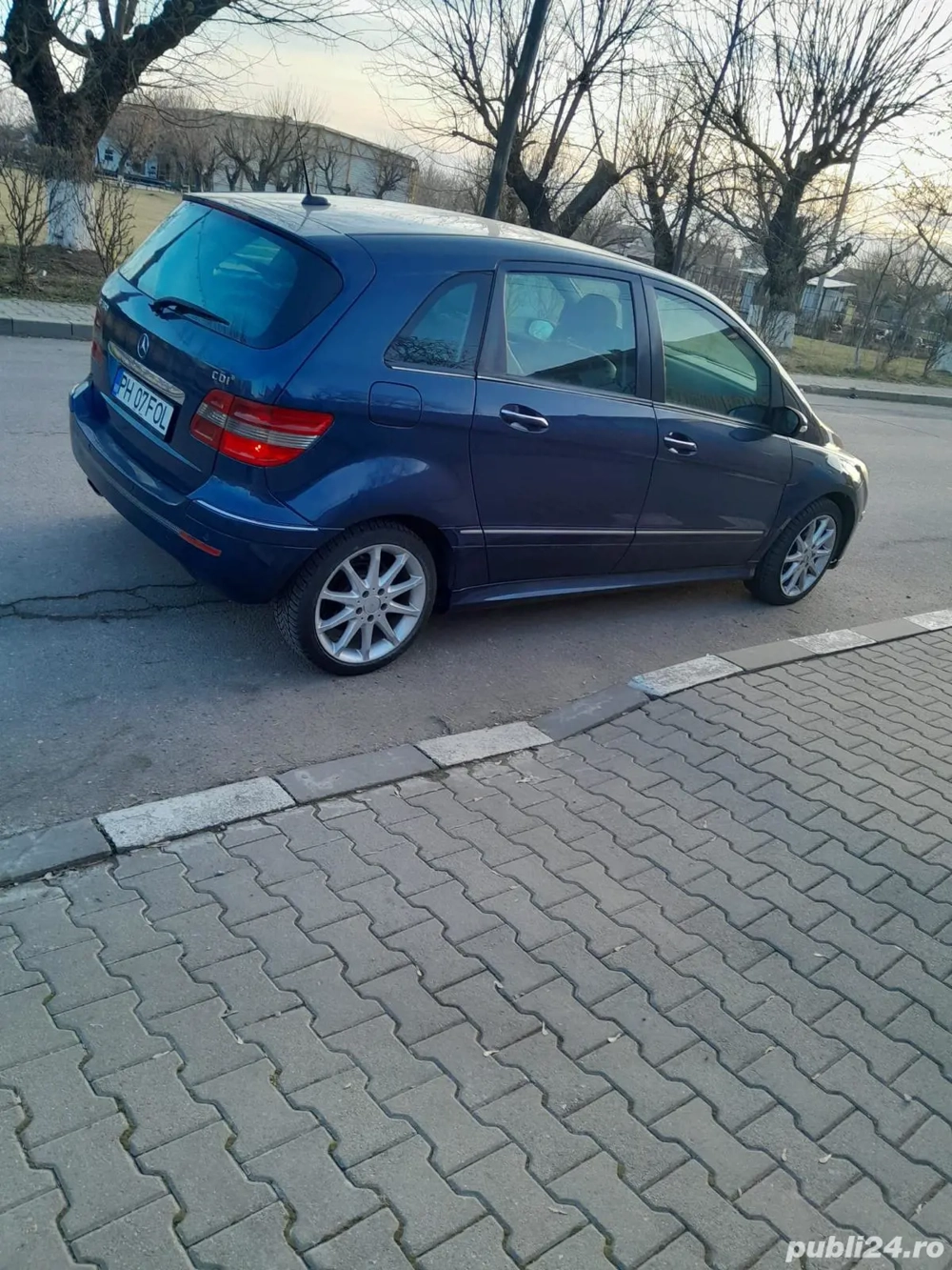 Vand mercedes B 180  Avantajos 