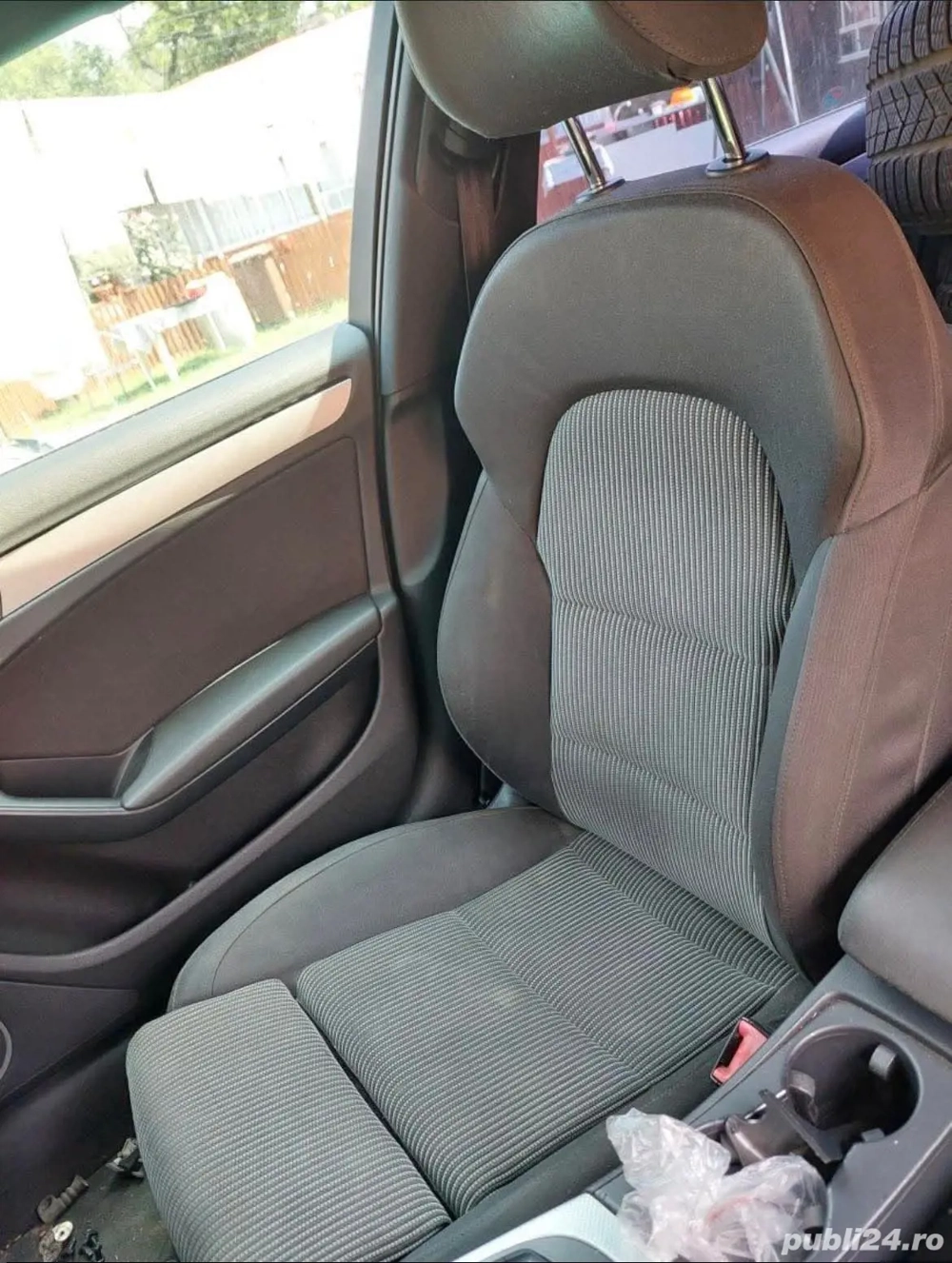 Vinde cineva doar scaun de pe partea stângă?exact acest model, cu încălzire și reglaj lombar?