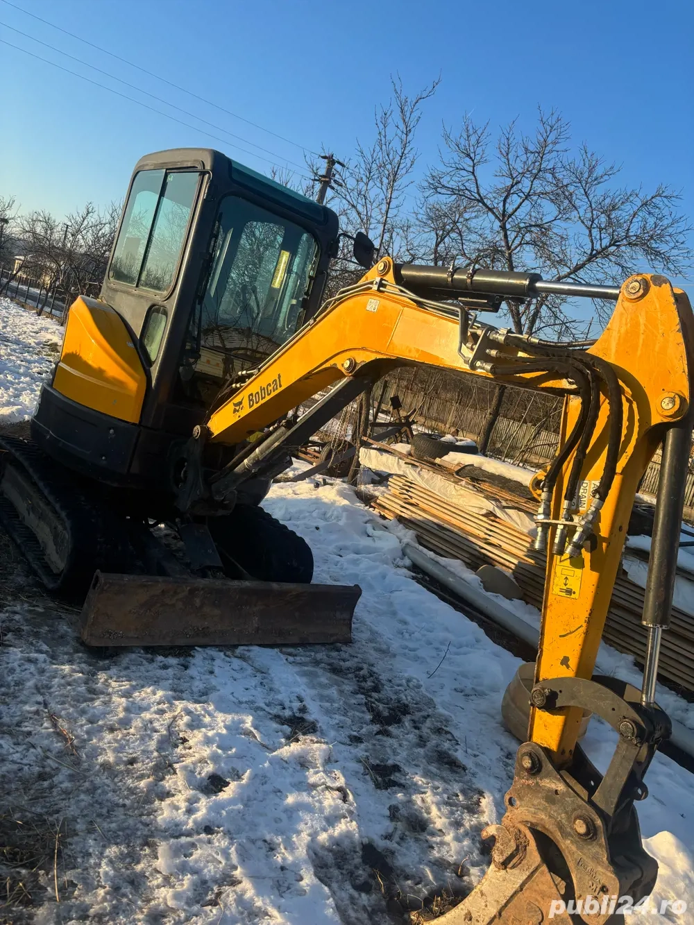 Miniescavator Bobcat E26