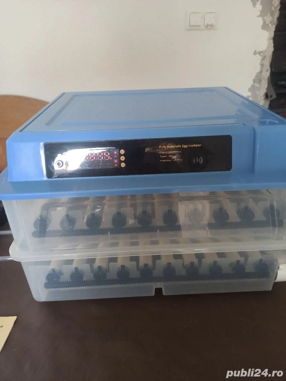 Incubator, clocitoare automata 