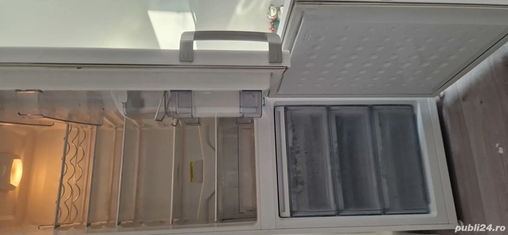 Vând combina frigorifica Beko