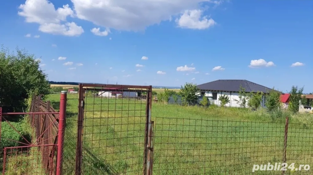 Vând teren intravilan in Chisirid com Nojorid, lângă padure