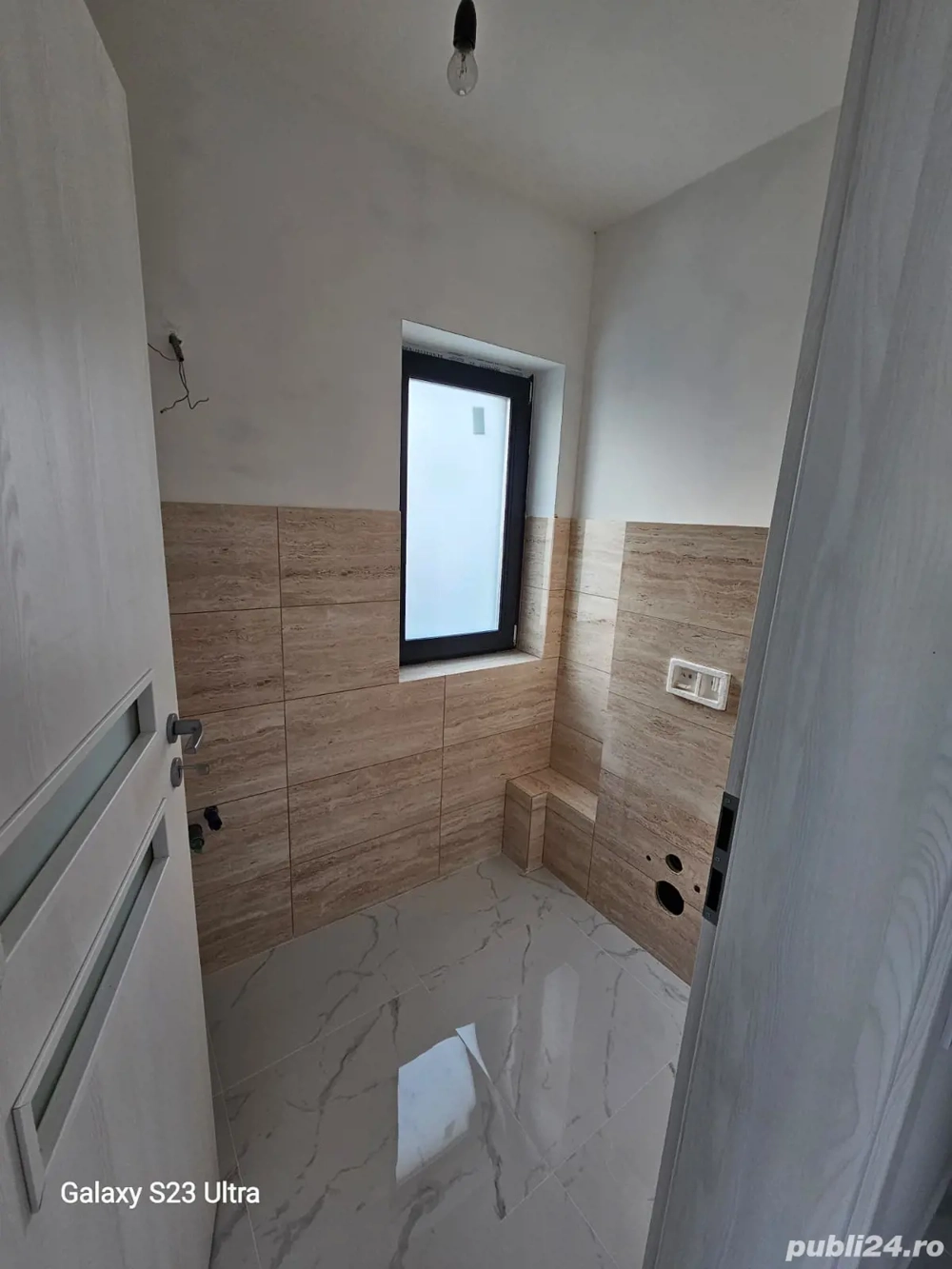 Execut lucrări de interioare!