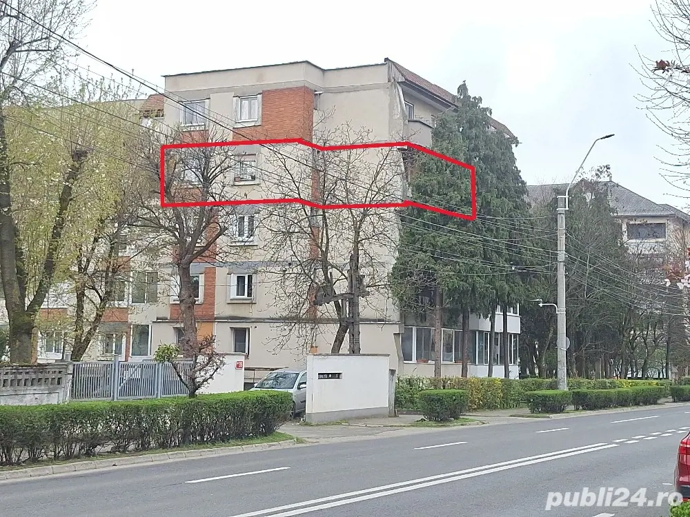 Vand apartament decomandat 3 camere , bucatarie ,2 bai, situat central