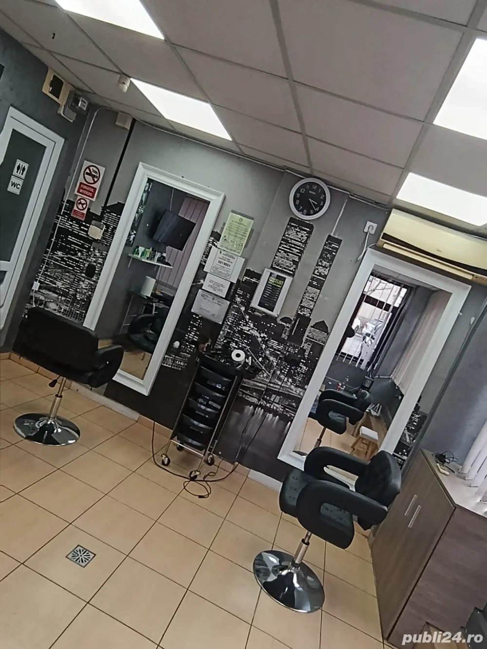 vand mobilier salon coafor 