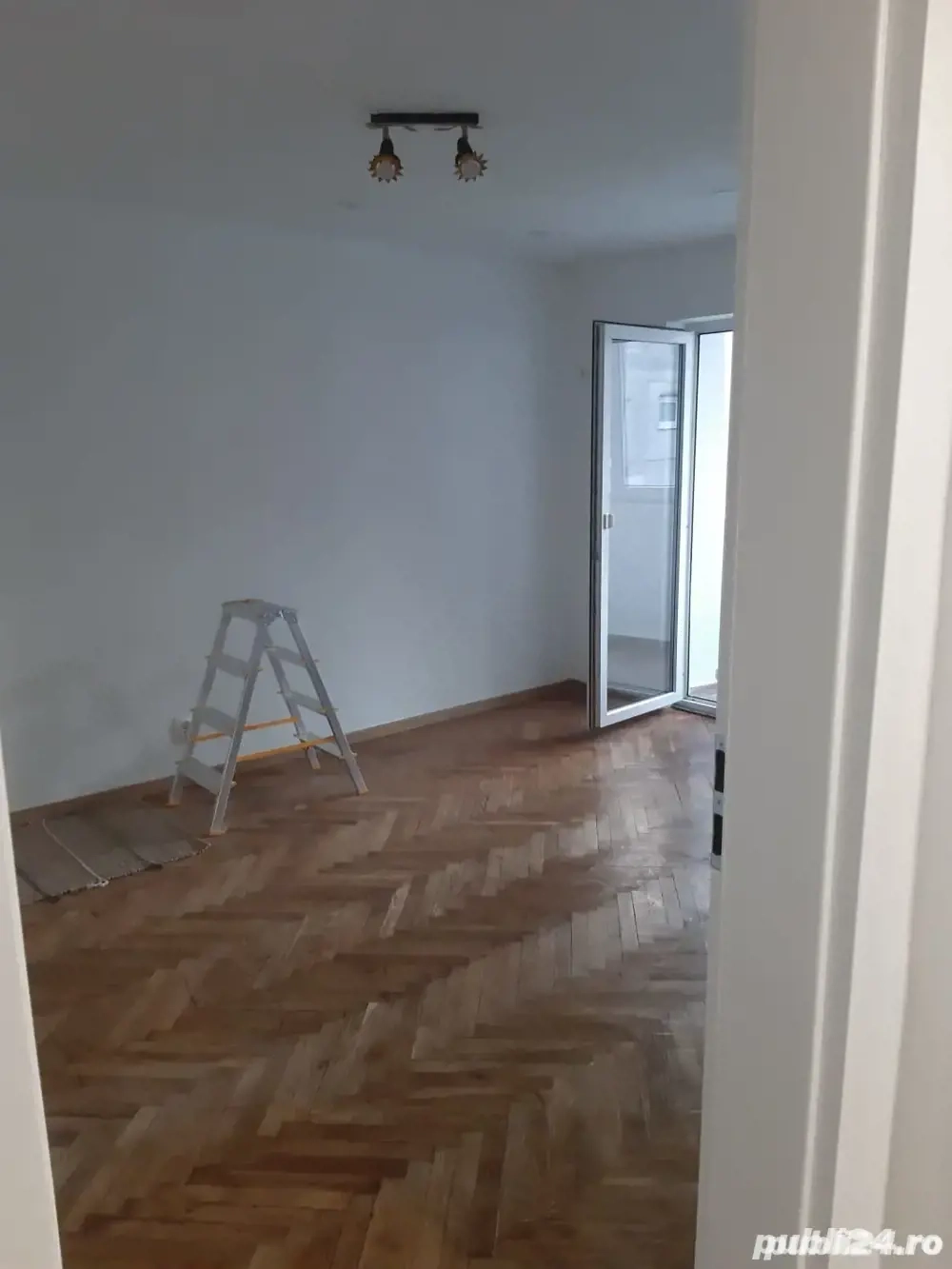 1 cam dec etaj intermediar centrala proprie zona Sagului