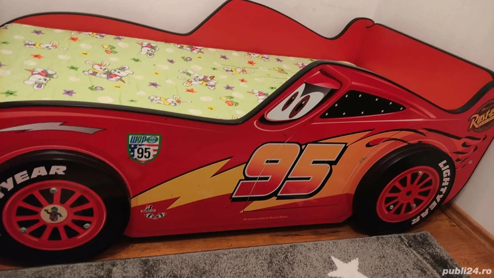 Vând pat dimensiune 150x74x50, preț 450lei. Nu asigur transport și manipulare. Telefon  . .