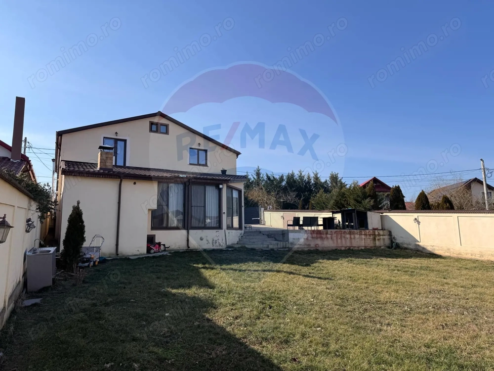 Vila 5 camere complet mobilata, foișor, teren generos