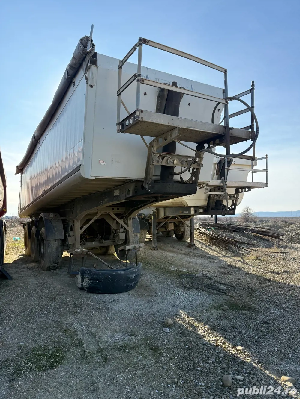 Vând semiremorca basculabila Schmitz