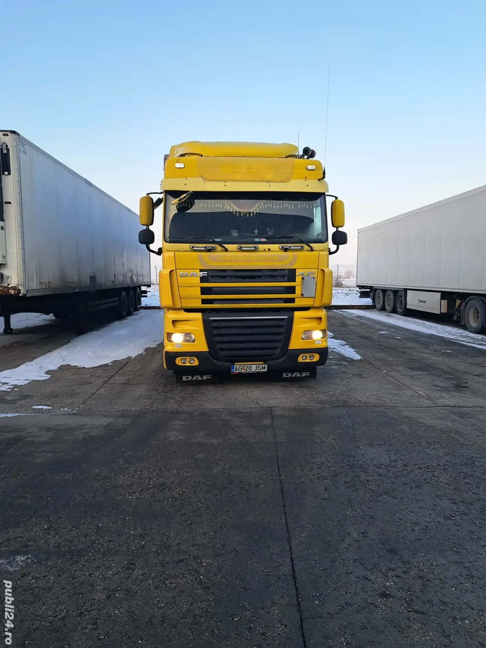 De Vânzare ansablu ,daf xf 105 și semiremorca schmitz 