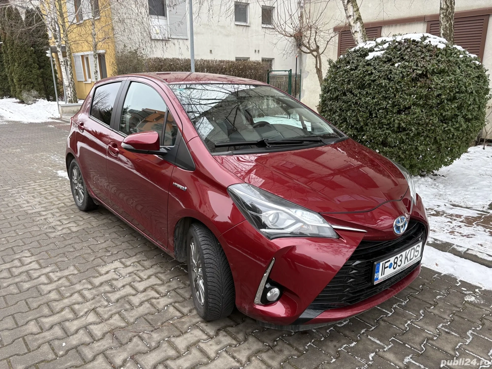 Toyota Yaris Hybrid 1.5, an 2017, prima înmatriculare 10.2017, echipare Dynamic