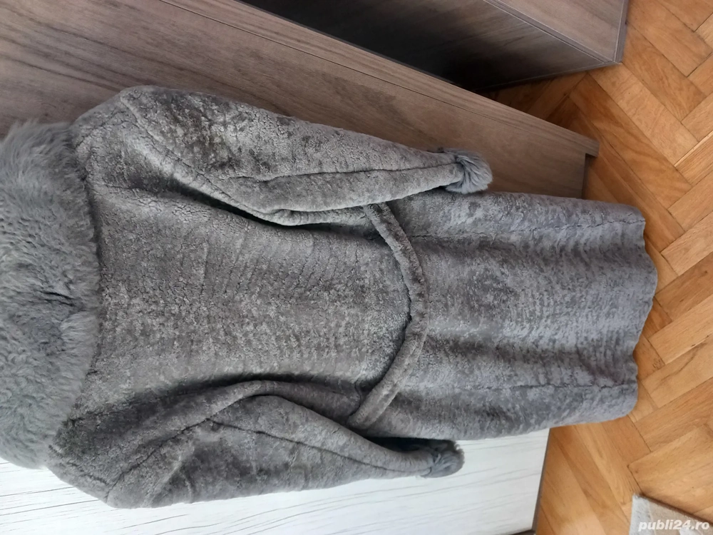 Vând haina de dama din blana naturala