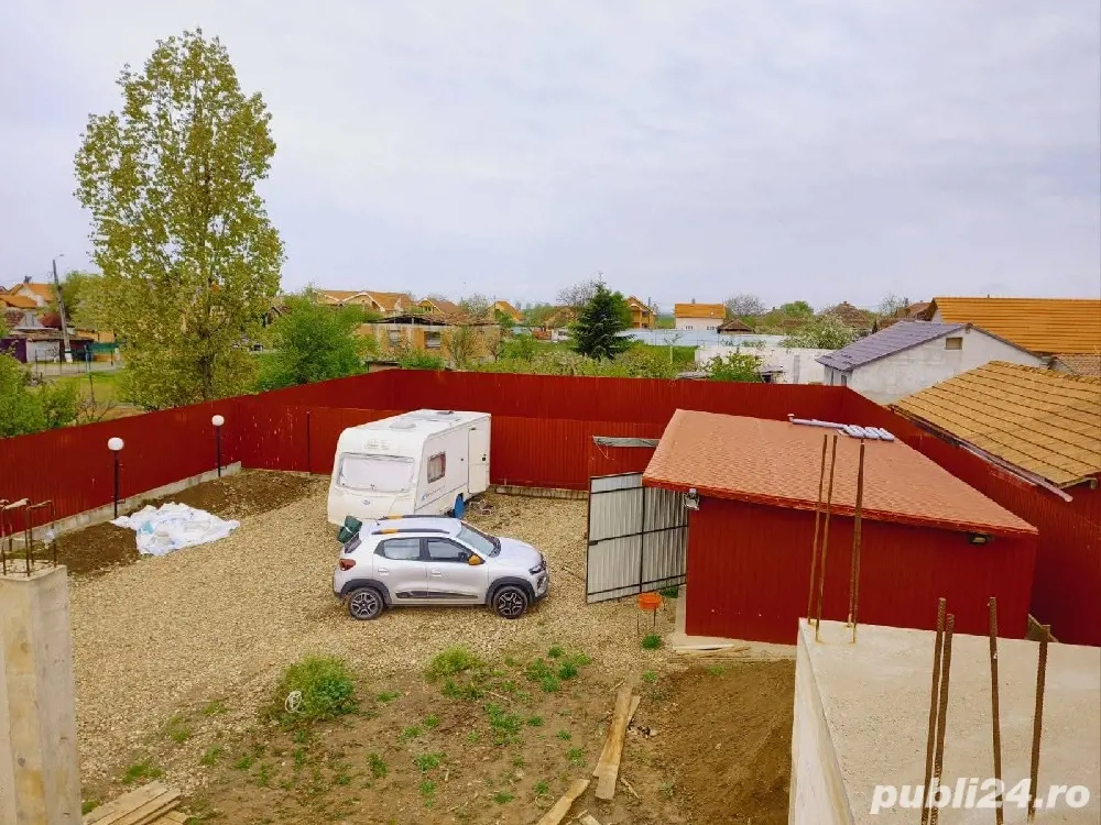 Casă în construcție de vânzare 