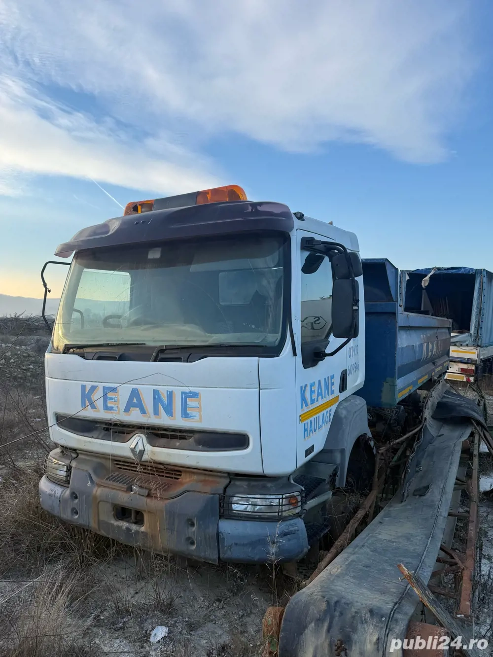 Vând basculanta 8x4 Renault VI