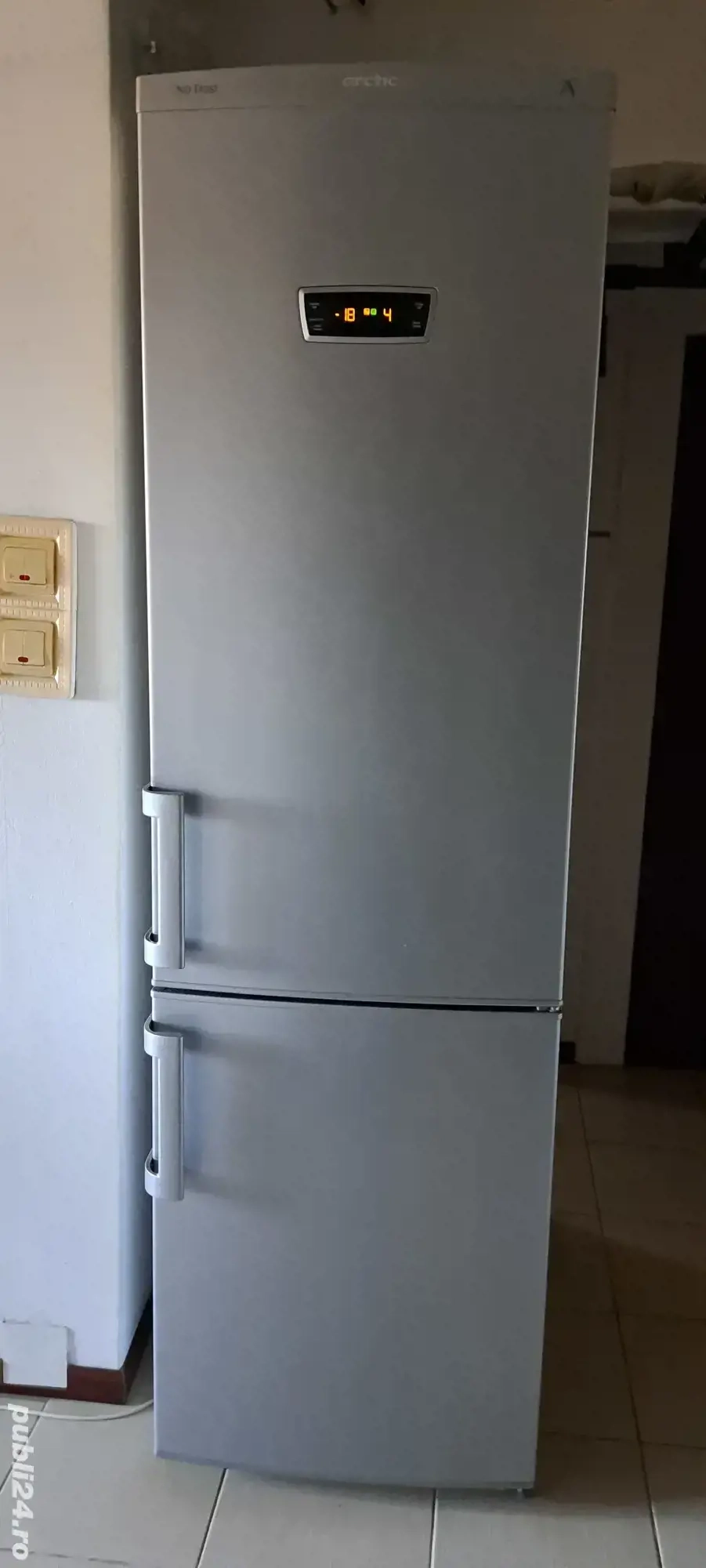 dezmembrez combine frigorifice Arctic