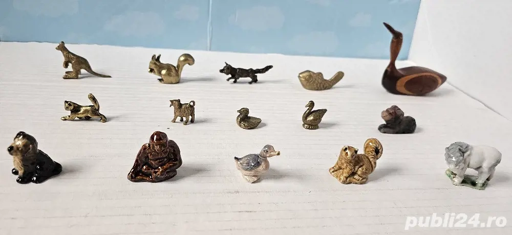 Lot figurine din bronz sau alte materiale