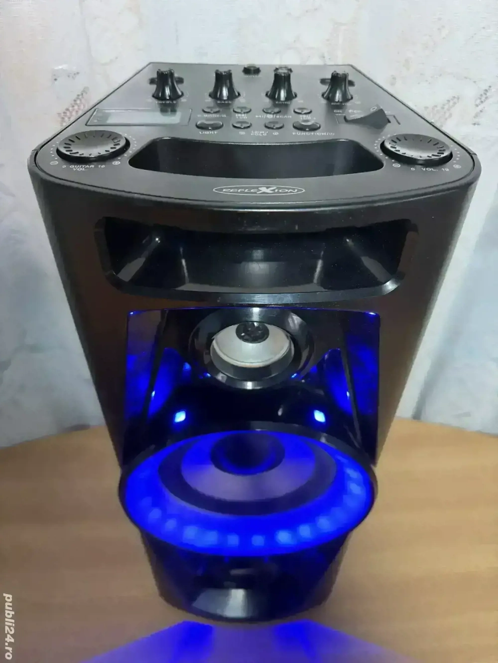 Boxa portabila cu bluetooth,cu 2 USB-uri,radio FM-sunet de cristal !