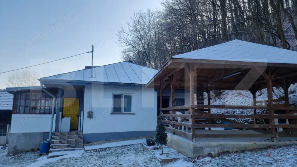Casa si teren zona pitoreasca