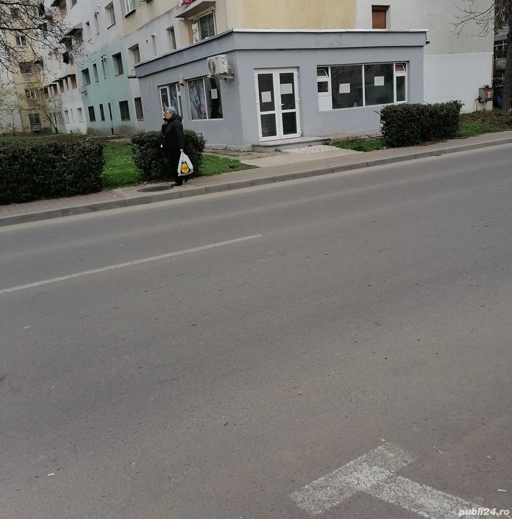 Închiriez spațiu comercial 