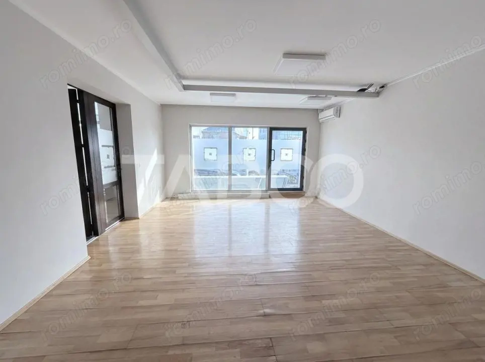 Cladire de birouri cu spatiu comercial la parter si 6 locuri parcare