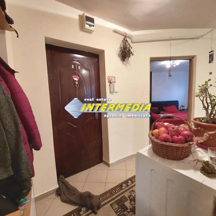 Garsoniera de vanzare in Cetate etaj 1 decomandata