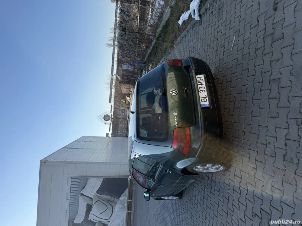 Vand golf 4 masina este buna functioneaza pret negociabil