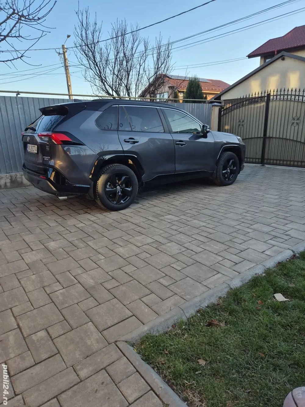 Vând Toyota rav 4 hybrid 4x4 in garantie