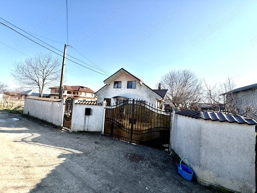 Casă / Vilă cu 4 camere de vânzare