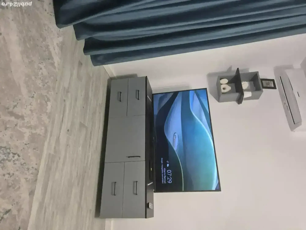 Smart TV Led Sharp , d 141 cm, stare perfecta de functionare