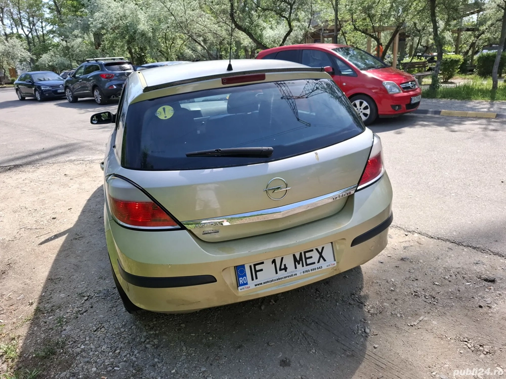 vând Opel Astra H 