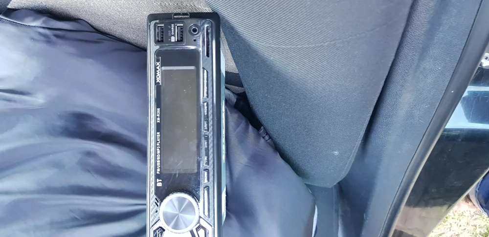 Radio auto marca Xomax