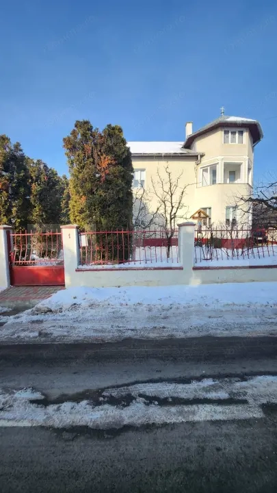 Casa de vanzare, 3 dormitoare, 10 ari teren