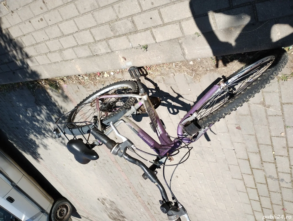Se vinde bicicleta dama aluminiu .