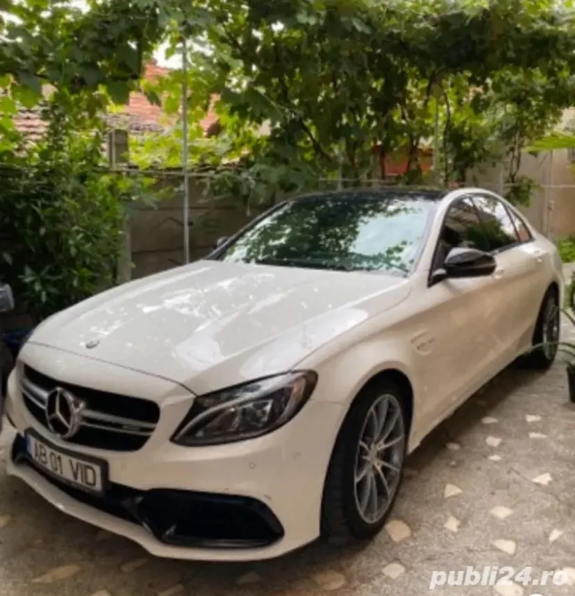 Vând Mercedes C63 AMG