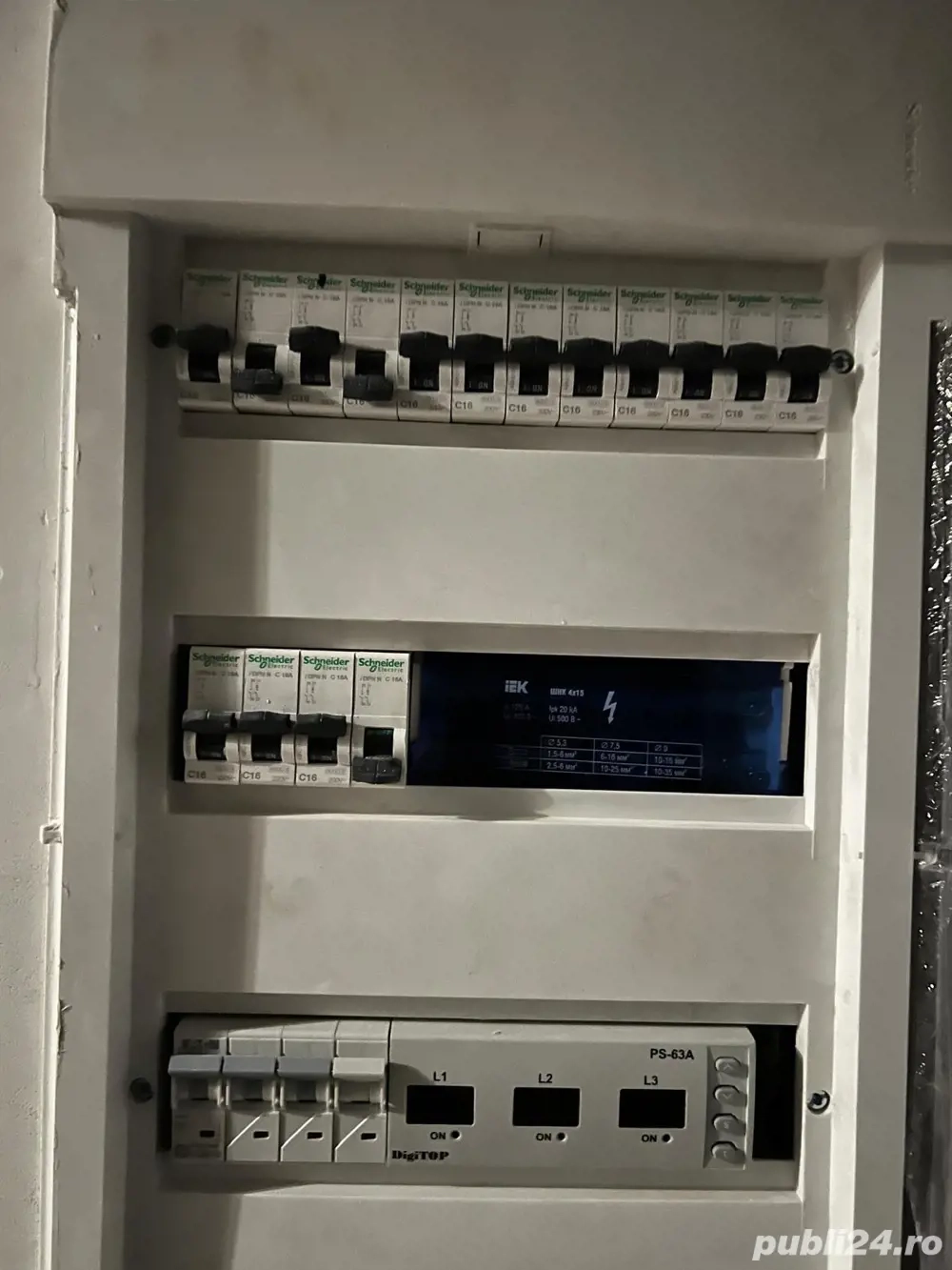 Angajez electricieni