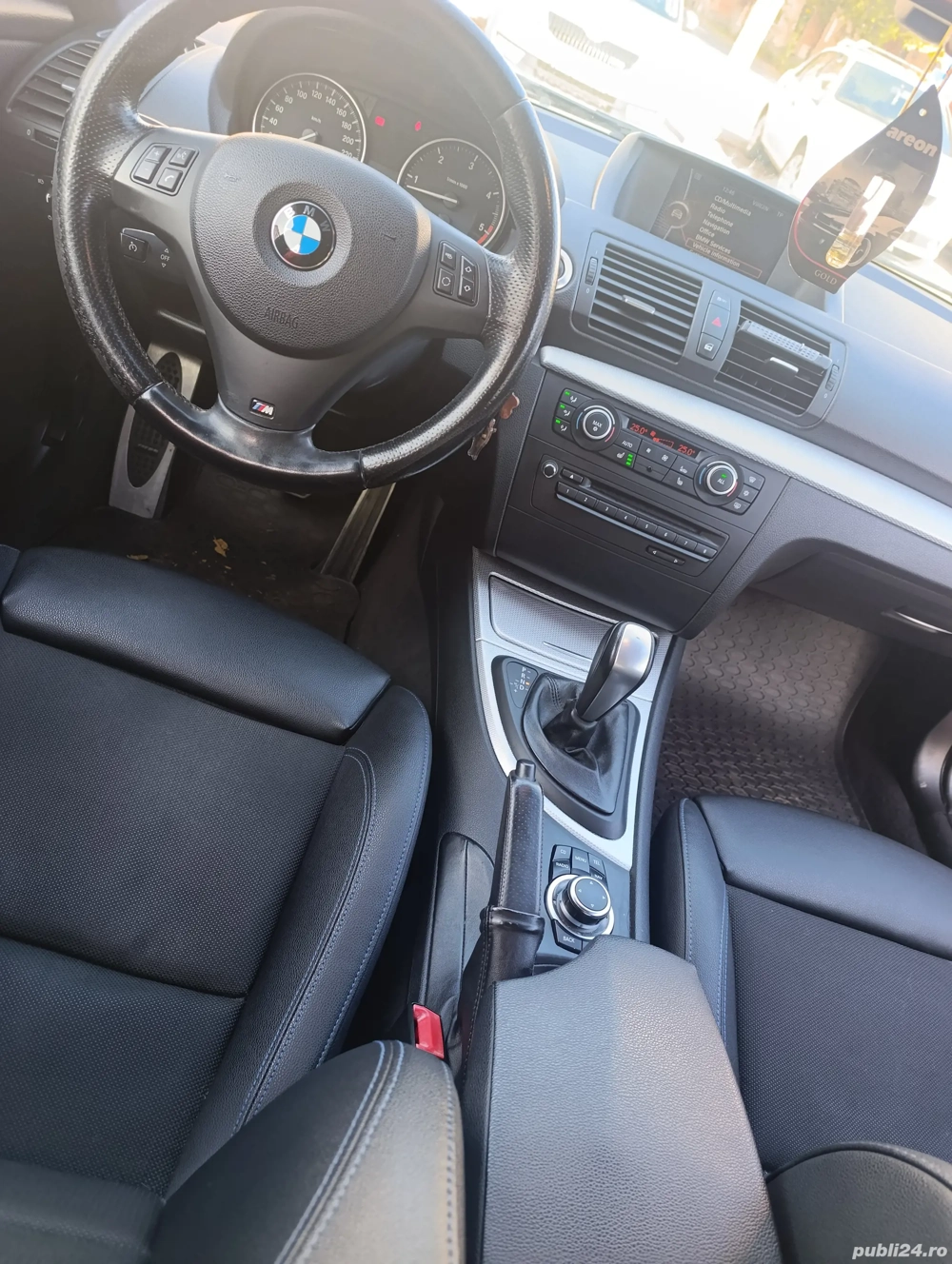 Vând BMW seria 1   2011