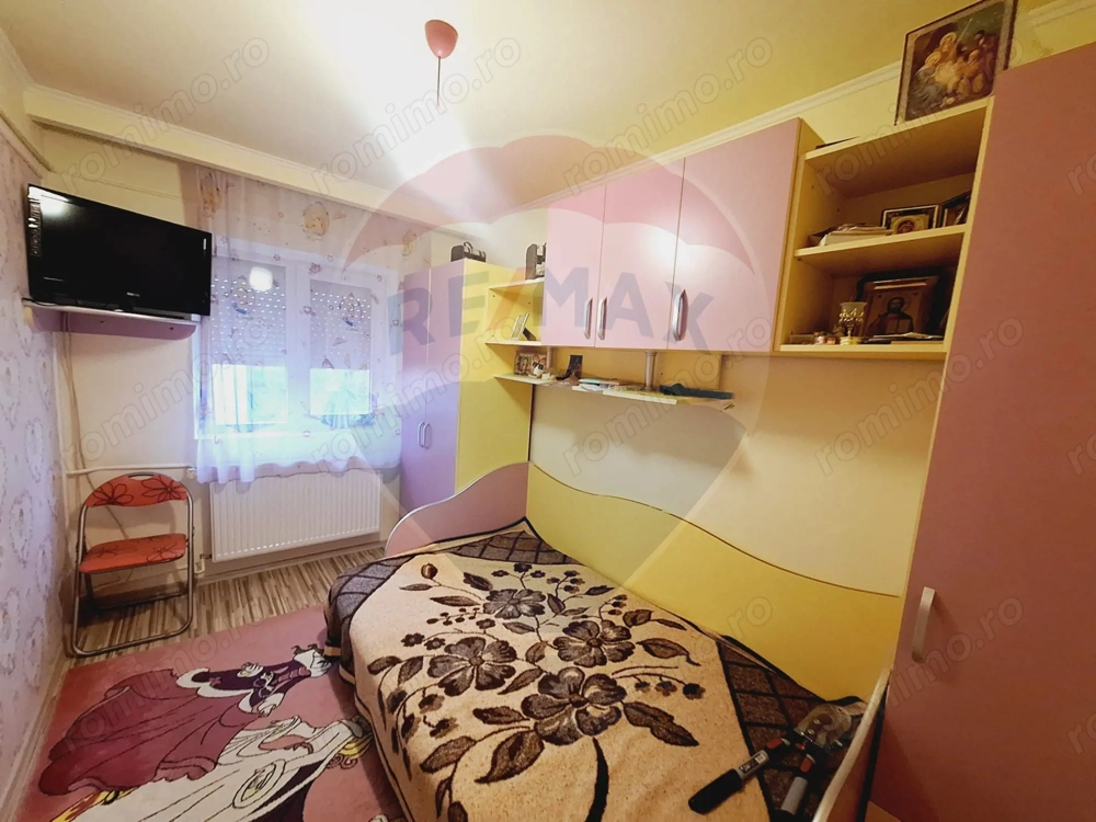 Apartament cu 3 camere de vânzare în zona Nufarul