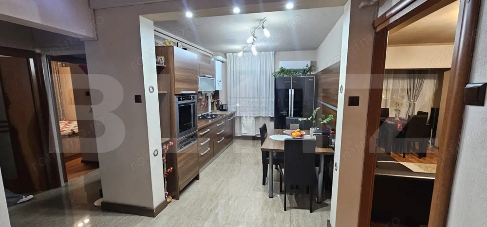 Apartament 3 camere, decomandat 70 mp,  zonă centrală – Deva