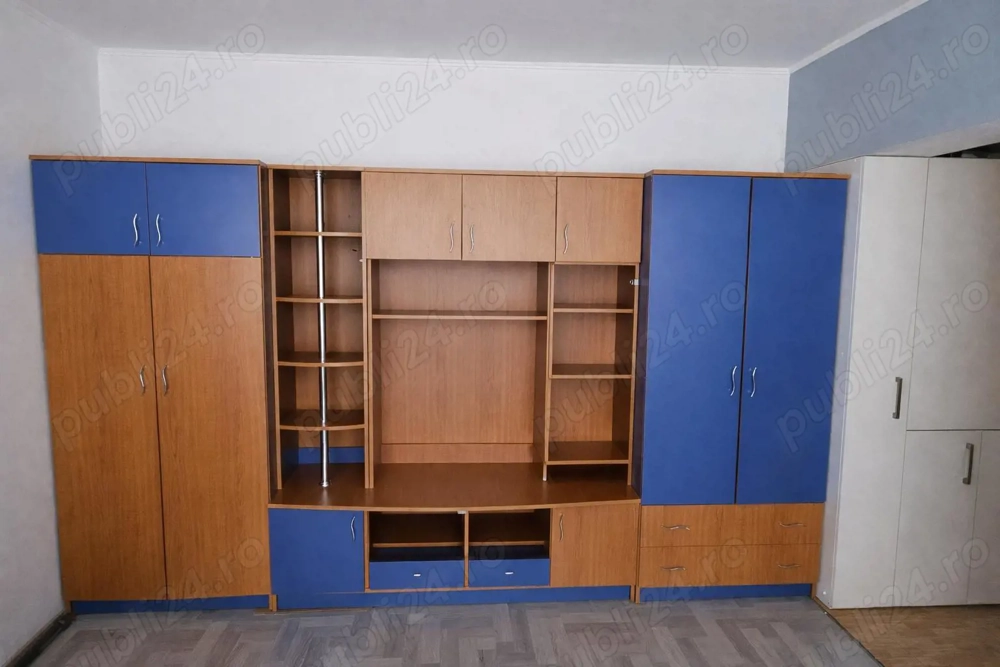 Mobilier de vanzare