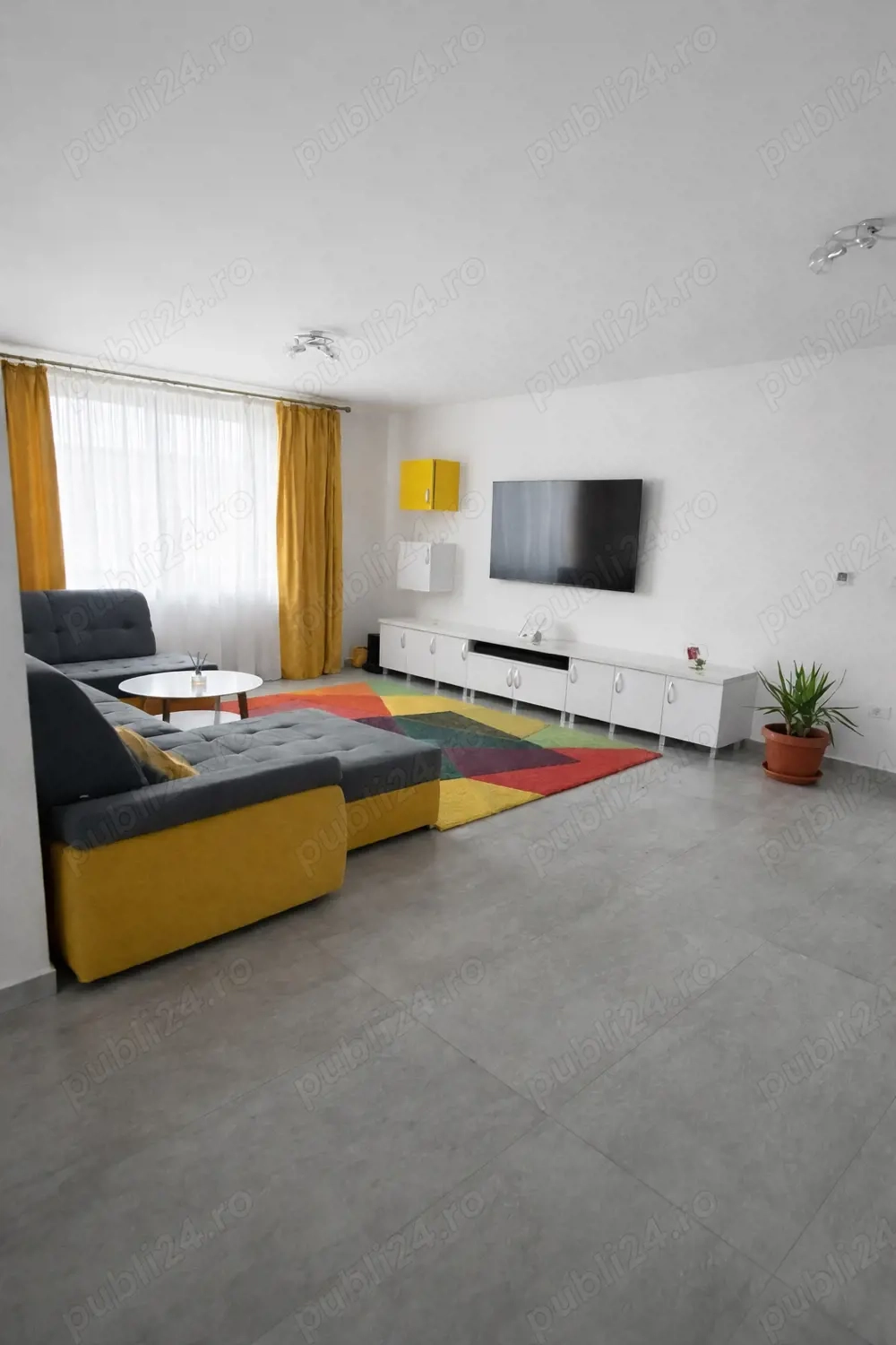 vand 2 case una noua si una batraneasca 