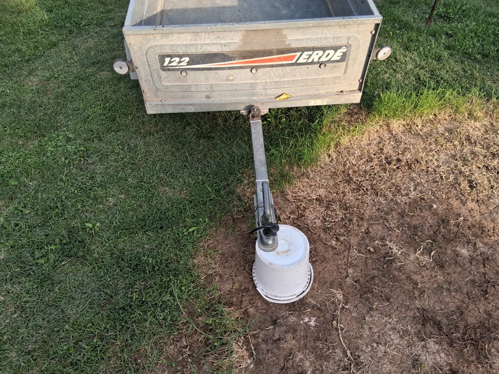 Vand Remorca model ERDE23 fara sistem de frânare.