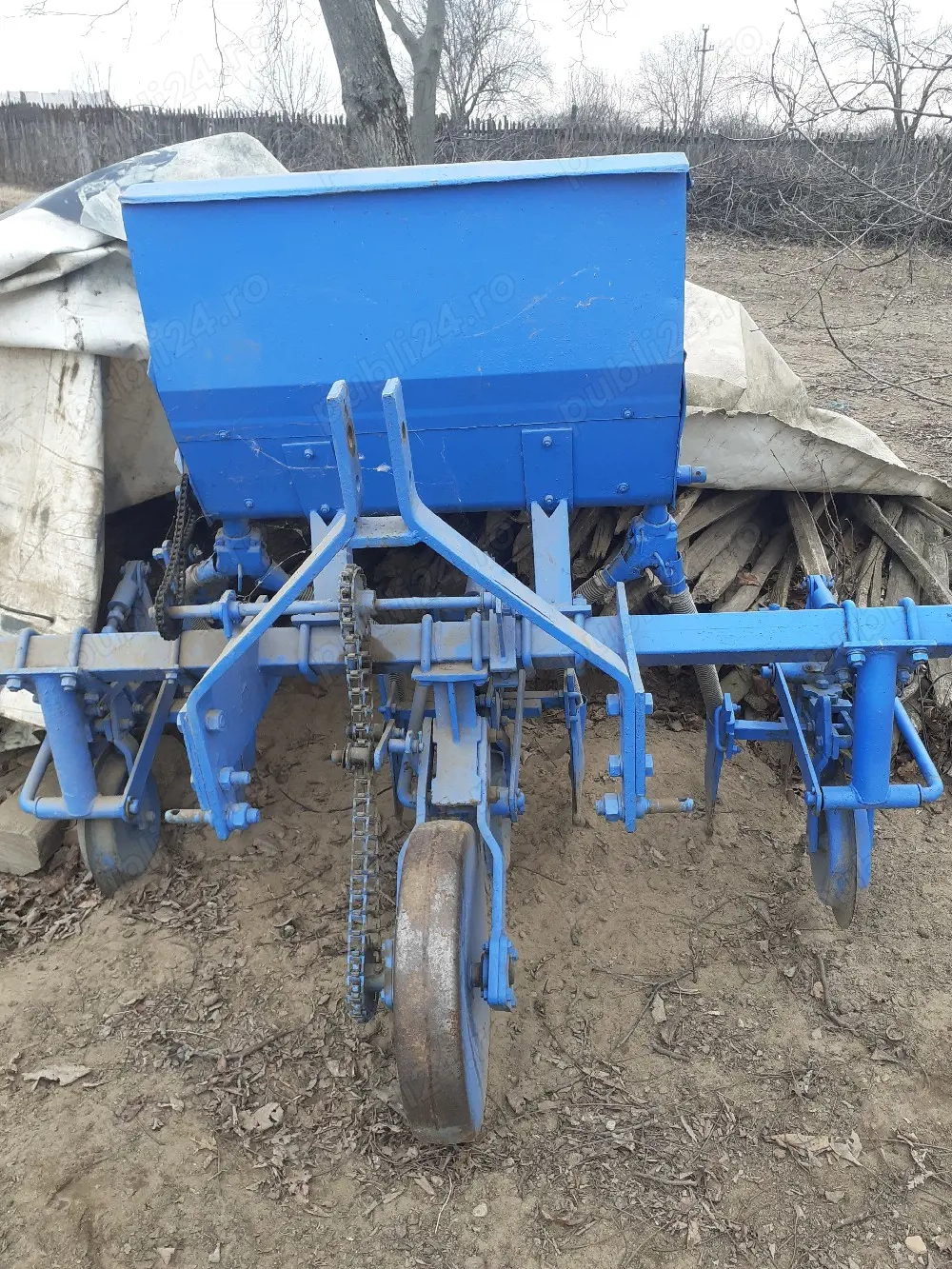 cultivator cu fertilizare