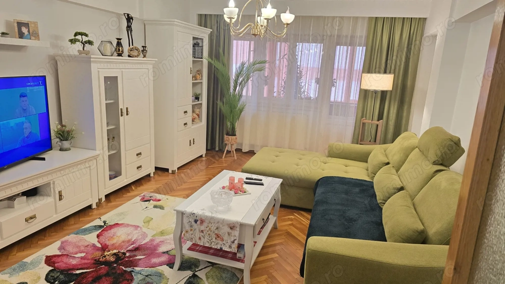 Vand apartament cu 3 camere in Deva, etaj 1, din anul 2000, suprafata tabulara de 156,9 mp, BOXA