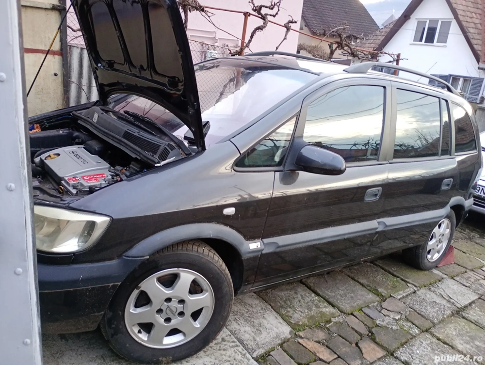 Vând Opel Zafira A benzina