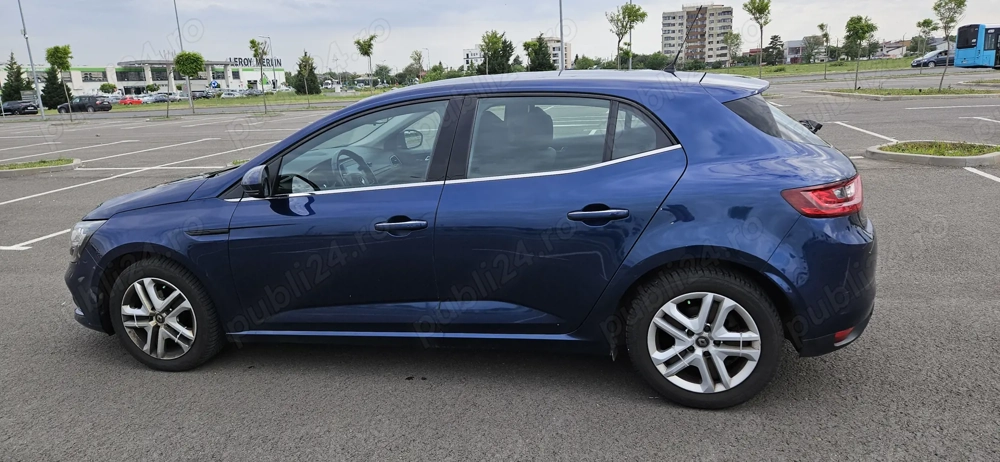 Caut sa colaborez ca șofer.