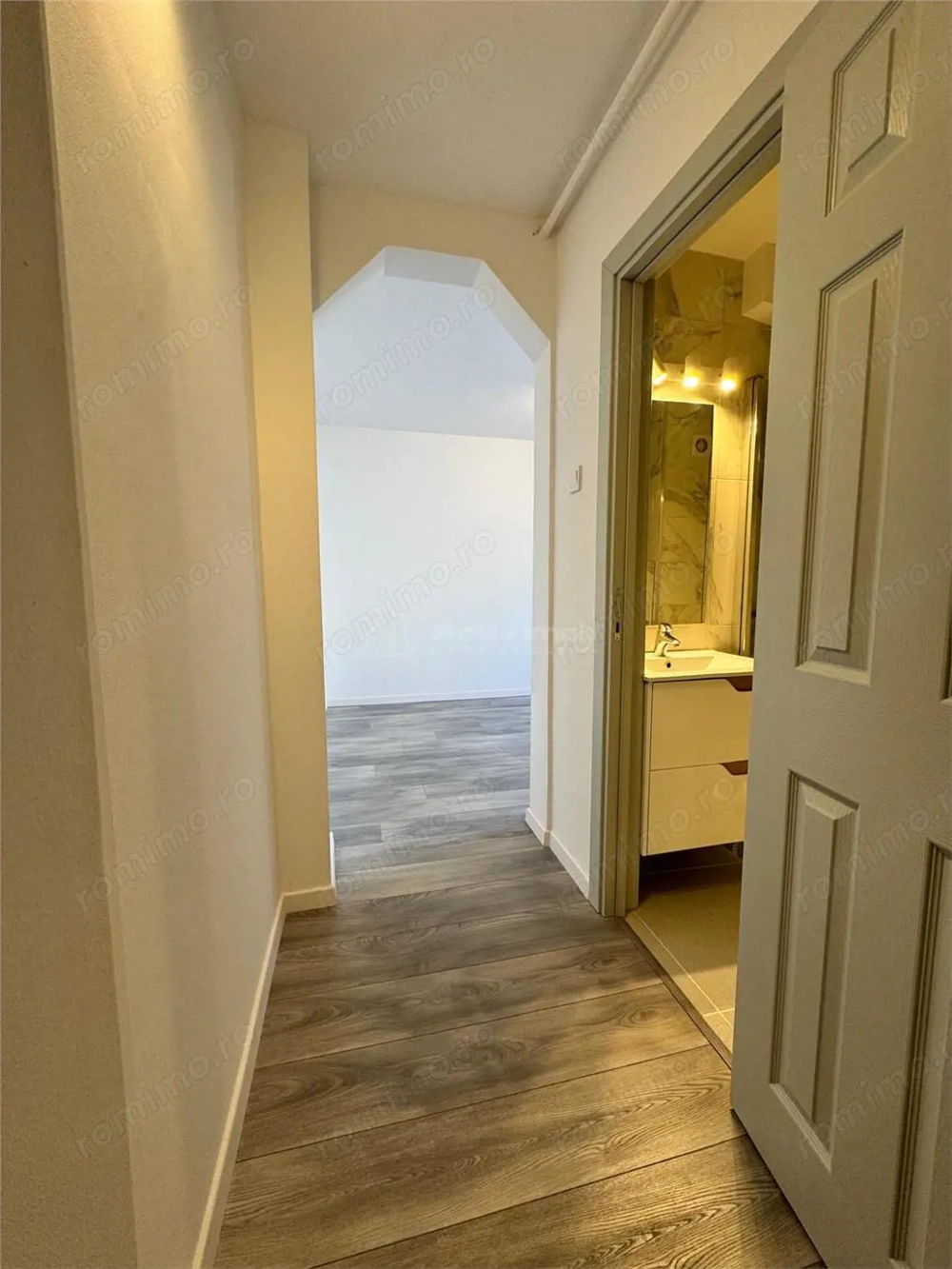 2 camere - Renovat - Etaj 1