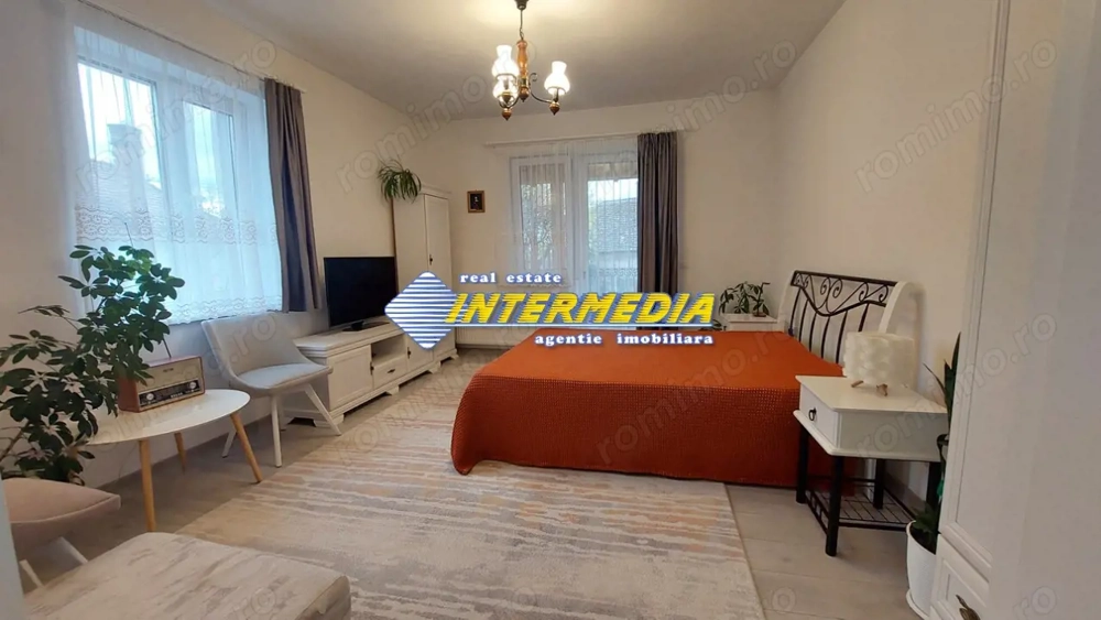 Casa cu 5 camere si teren generos de 1514 mp în centrul Sebesului