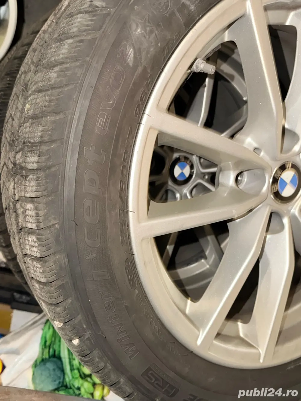 225 50 17 roti BMW 2024 .Sunt ca si noi impecabile.Cauciucuri de iarna .Roti complete .